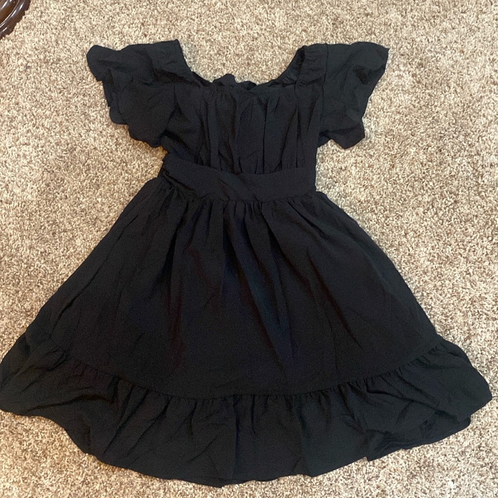 Girls black ruffled sundress with tie in back. Size 8Y-9Y or girls L.